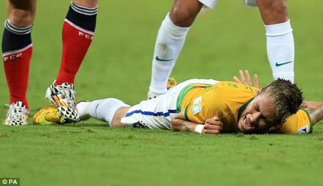 Neymar không cần phẫu thuật nhưng anh phải nghỉ ngơi vài tuần mới hồi phục chấn thương nặng ở lưng.