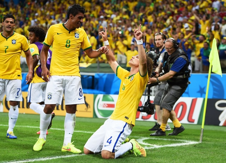 David Luiz vừa lập 1 siêu phẩm vào lưới Colmbia khi dùng Nike Magista Obra. Anh cùng với Mario Gotze tin dùng đôi giày có trị giá lên đến 255 bảng này