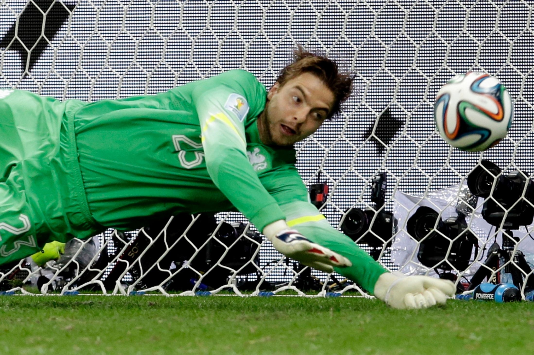 Nguoi hung Tim Krul len tieng hu doa Messi hinh anh