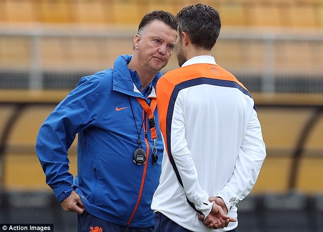 Van Persie co the vang mat o ban ket vi dau da day hinh anh