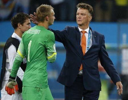 Louis Van Gaal giai thich ly do khong dung Tim Krul hinh anh