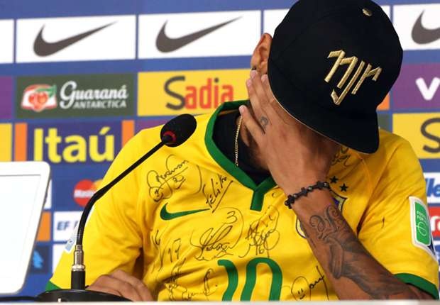 Neymar suyt phai ngoi xe lan suot doi hinh anh