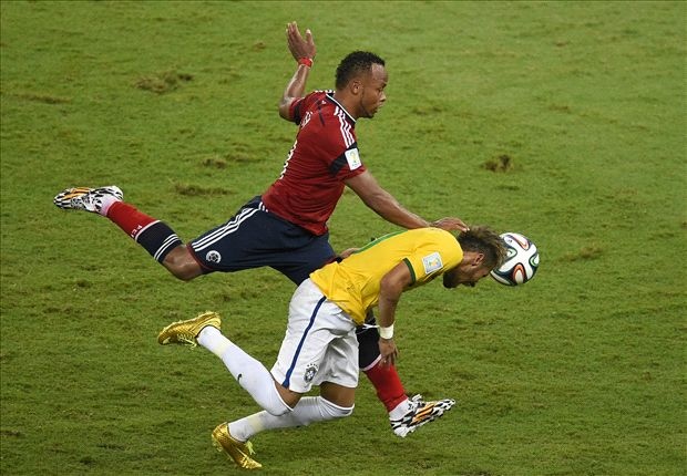Zuniga sống trong trạng thái bất an sau tình huống gây ra chấn thương cho Neymar, bởi những kẻ cuồng tín chân sút này có thể làm bất cứ điều gì.