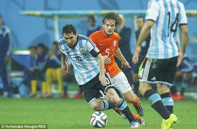 Cha cua Messi: ‘Con trai toi da kiet suc’ hinh anh