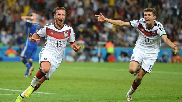 Mario Gotze đã có một pha ghi bàn hoàn hảo với chỉ 2 chạm sau khi nhận được đường chuyền của Schurrle.