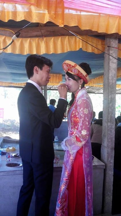 Người thương của Phạm Thị Bình (1989) hơn chị 2 tuổi. Anh hiện đang làm kế toán cho 1 công ty tư nhân tại thành phố Quảng Ngãi. Công việc của 2 người khác biệt, không có nhiều thời gian bên nhau.