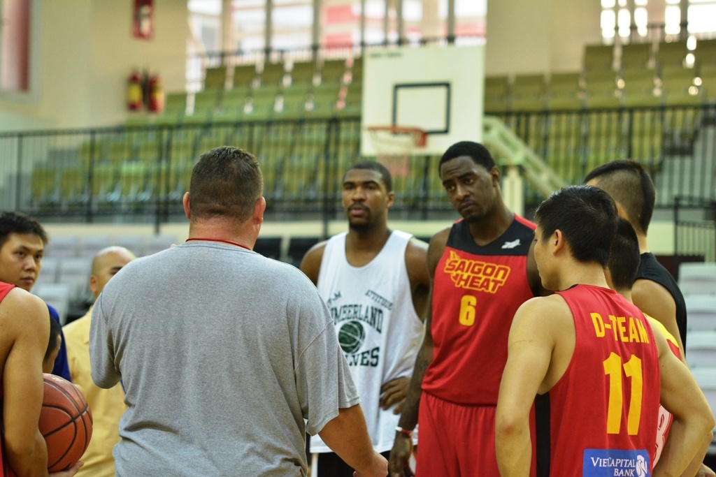 Thay mau doi hinh, Saigon Heat quyet doi van hinh anh