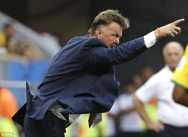 Trước khi bắt đầu công việc tại M.U, Van Gaal đã sớm có những yêu cầu khiến BLĐ cũng như các cầu thủ phải răm rắp tuân theo.