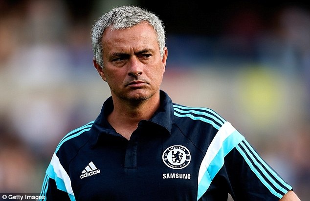 Jose Mourinho có một mùa hè bận rộn khi chiêu mộ Diego Costa, Fabregas, Felipe Luiz và bán Demba Ba, David Luiz.