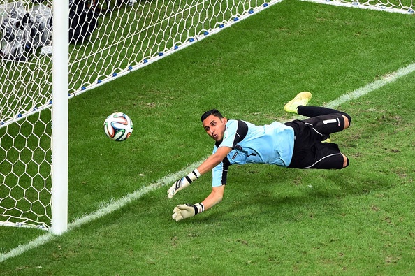 Keylo Navas là thủ môn có tỷ lệ cứu thua tốt nhất World Cup khi cản phá thành công 91% số cú dứt điểm, giúp Costa Rica chỉ để thua có 2 bàn trên hành trình vào đến tứ kết. Real Madrid ngay lập tức chiêu mộ thủ môn này với giá <abbr class=