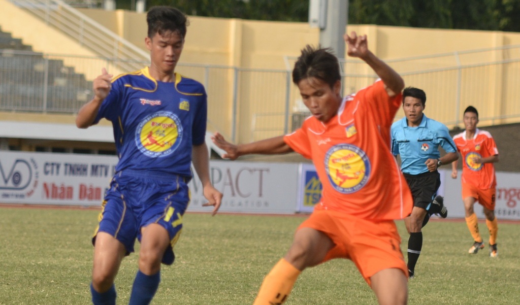 Co HLV Huynh Duc tu van, U17 SHB.Da Nang van bi loai hinh anh
