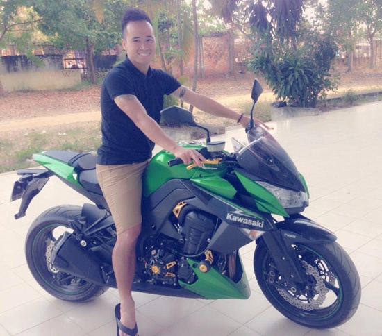 Đức Thiện và chiến mô tô phân khối lớn có giá <abbr class=