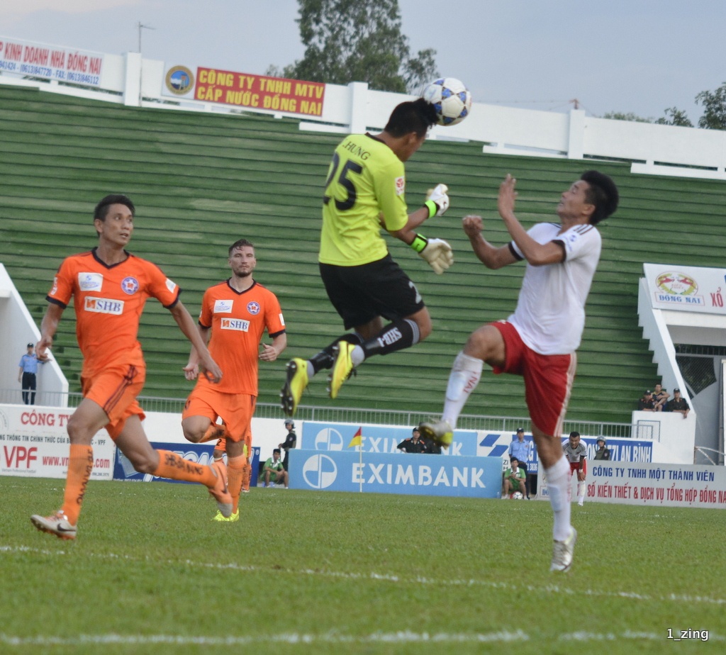 Mat gan doi hinh, Dong Nai van danh bai SHB.Da Nang hinh anh