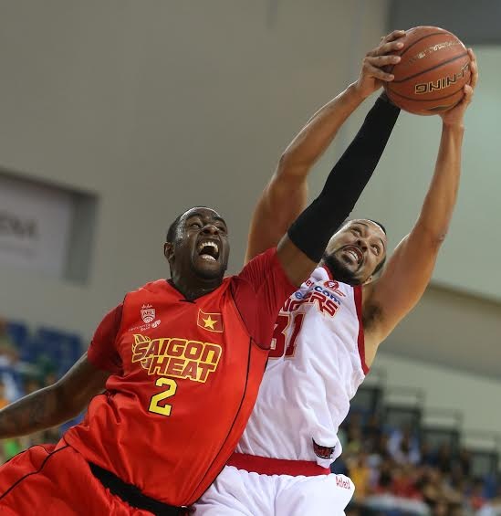 Thua tran trong 10 giay cuoi, Saigon Heat mat ngoi dau bang hinh anh