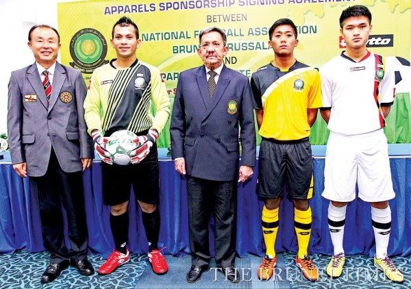 Doi thu U19 Viet Nam loai cau thu vi ‘an cap’ vat hinh anh