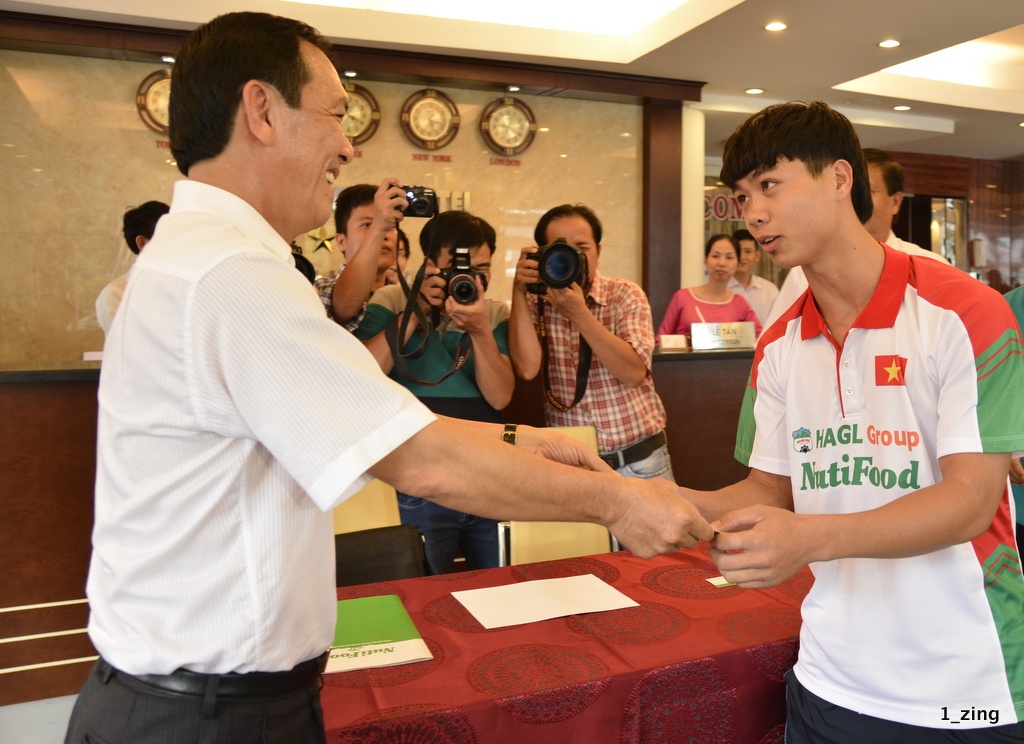 3 dau bep phuc vu rieng cho doi U19 Viet Nam hinh anh