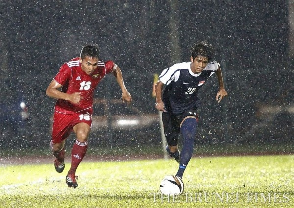 Tại giải HBT 2012, U21 Singapore (áo xanh) bị loại ngay sau vòng bảng.