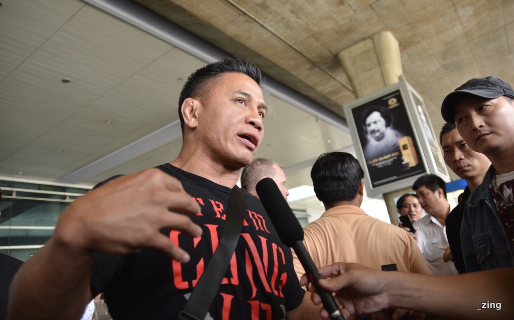 Cung Le den Viet Nam cho ngay len vo dai hinh anh