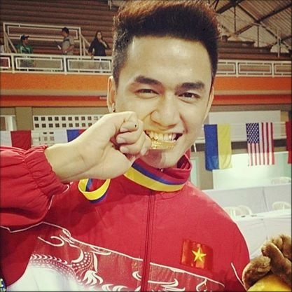 Nguyễn Thanh Tùng, sinh năm 1992 là gương mặt tài năng của wushu Việt Nam. Chàng trai này từng giành HCV giải trẻ Thế giới năm 2008, HCV giải trẻ Châu Á các năm, HCB SEA Games 24, HCĐ Thế giới năm 2007, Vô địch đại hội thể thao toàn quốc nhiều năm liền...