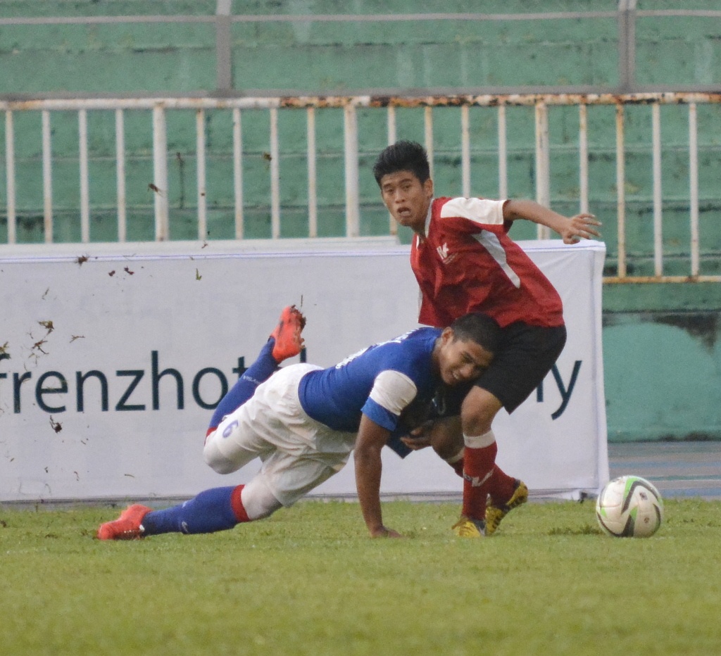 U16 PVF có đến 9 cầu thủ từng vô địch giải U17 quốc gia cách đây không lâu. Họ chiếm ưu thế nhưng không tạo ra được những cơ hội rõ ràng.