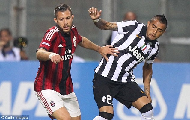 Nếu mua được Arturo Vidal từ Juventus, sự yếu kém ở tuyến giữa M.U sẽ được giải quyết.