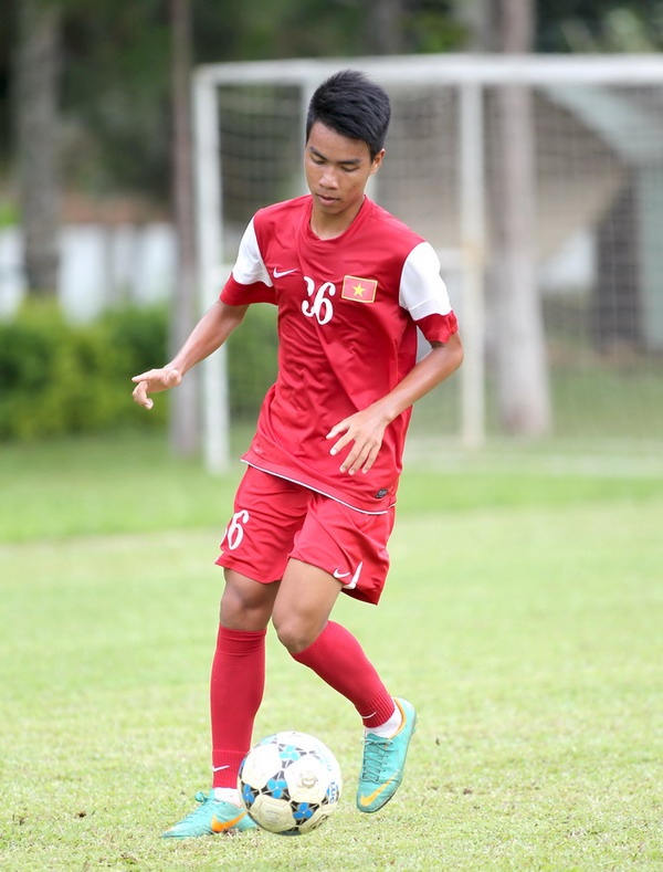 Trần Anh Thi có thể thi đấu tốt ở vị trí trung vệ, hậu vệ biên và có thể đá tiền vệ phòng ngự khi cần.