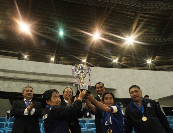 U19 Thái Lan hiện đang được dẫn dắt bởi Srathongvian, HLV từng dẫn dắt ĐT Thái Lan giành vé dự World Cup khi đánh bại tuyển Việt Nam 2-1 cách đây vài tháng.