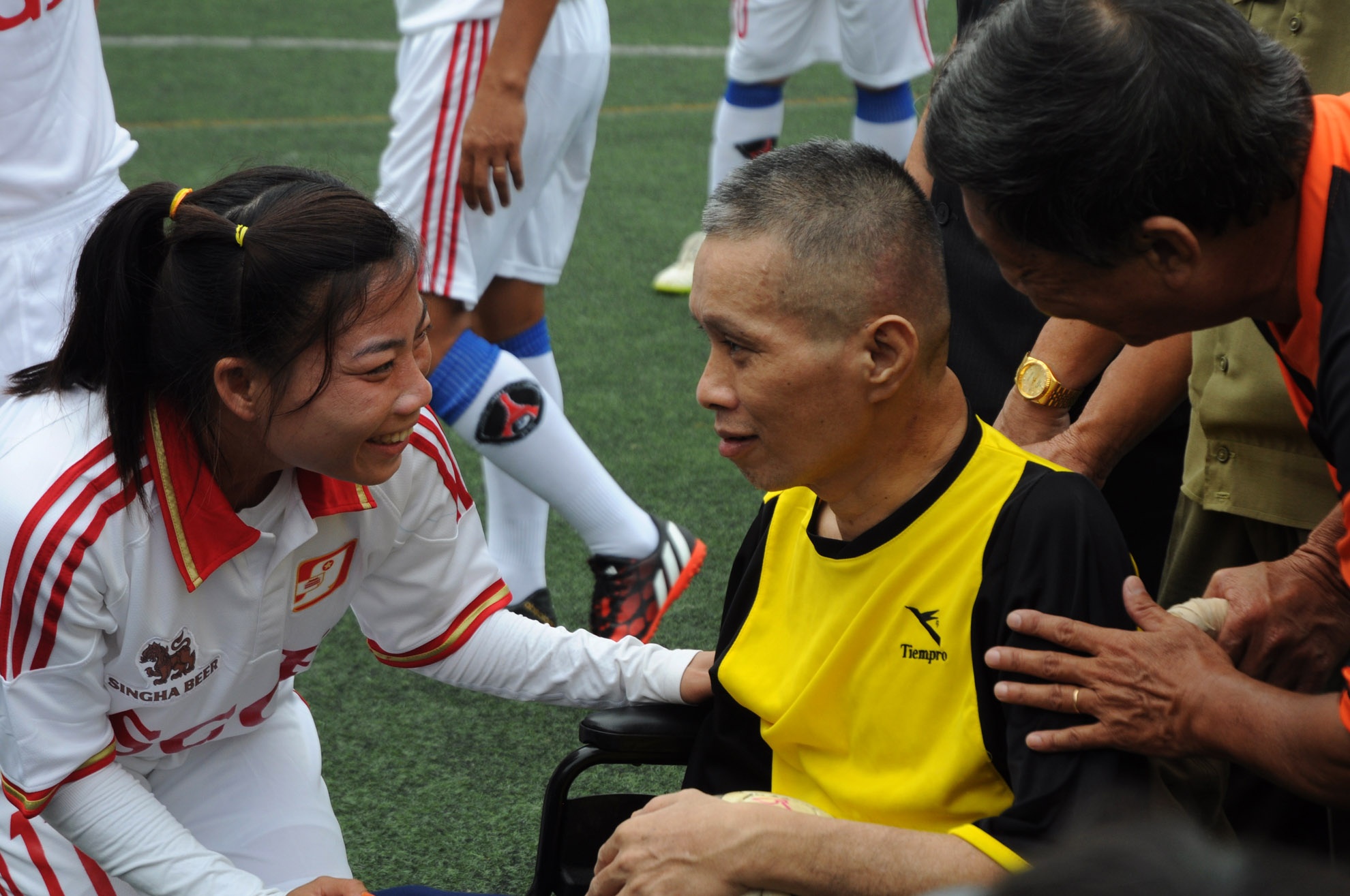 Sao bong da se chia noi dau voi cha de Qua bong vang VN hinh anh