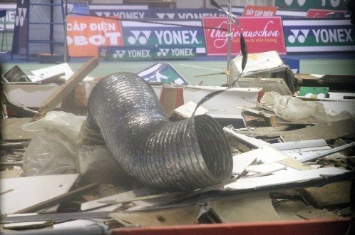 Giai cau long quoc te chuyen dia diem sau su co sap tran hinh anh