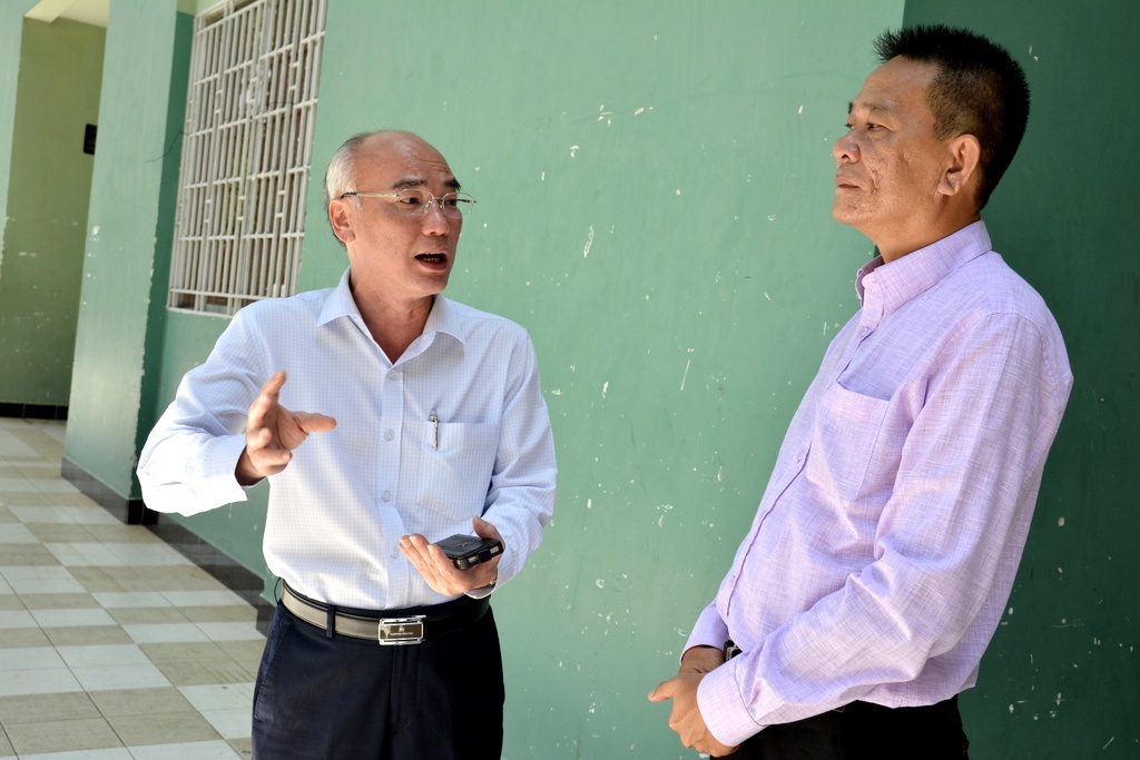 Phat bieu cua giam doc So VH-TT& DL TP. HCM ve su co sup tran nha thi dau Phan Dinh Phung. hinh anh