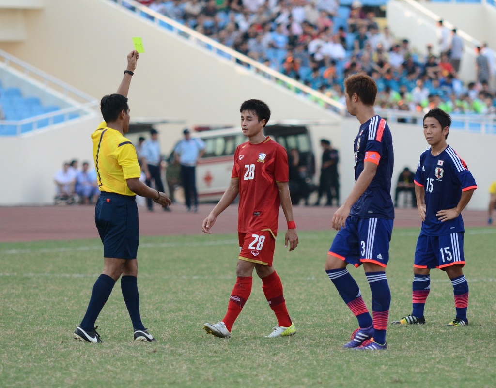 U19 Thái Lan chơi khá thô bạo trước U19 Nhật Bản, đặc biệt trong hiệp 1 nhưng vẫn không tránh khỏi thất bại.