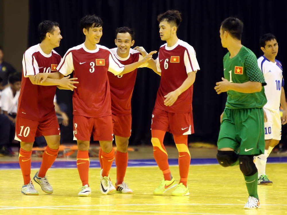 Ghi 35 ban trong 3 tran, futsal Viet Nam vao ban ket DNA hinh anh