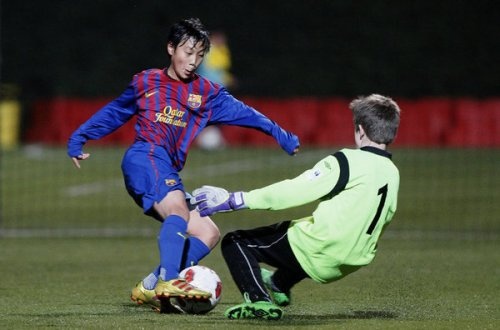 'Messi Han Quoc' duoc goi ve doi dau voi U19 VN hinh anh