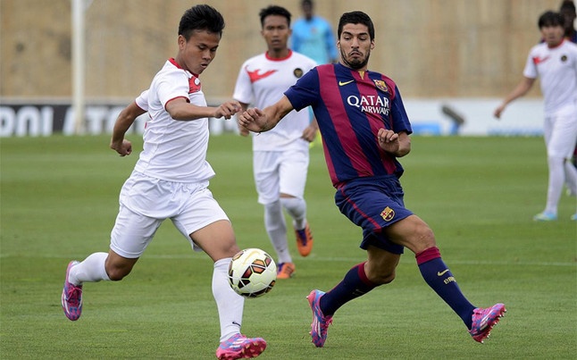 Tang can, Suarez van lap cu dup danh bai U19 Indonesia hinh anh