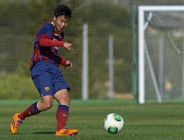 Paik Seung-ho trong màu áo đội trẻ Barca.