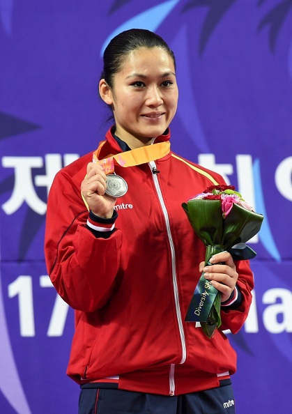 Hoàng Ngân với tấm HCB Asian Games 2014. Ảnh: Getty Images.