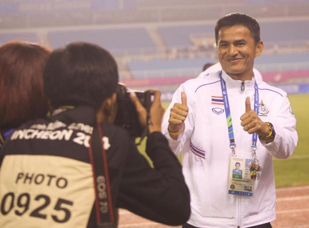 Kiatisuk dat muc tieu vo dich AFF Cup cung Thai Lan hinh anh