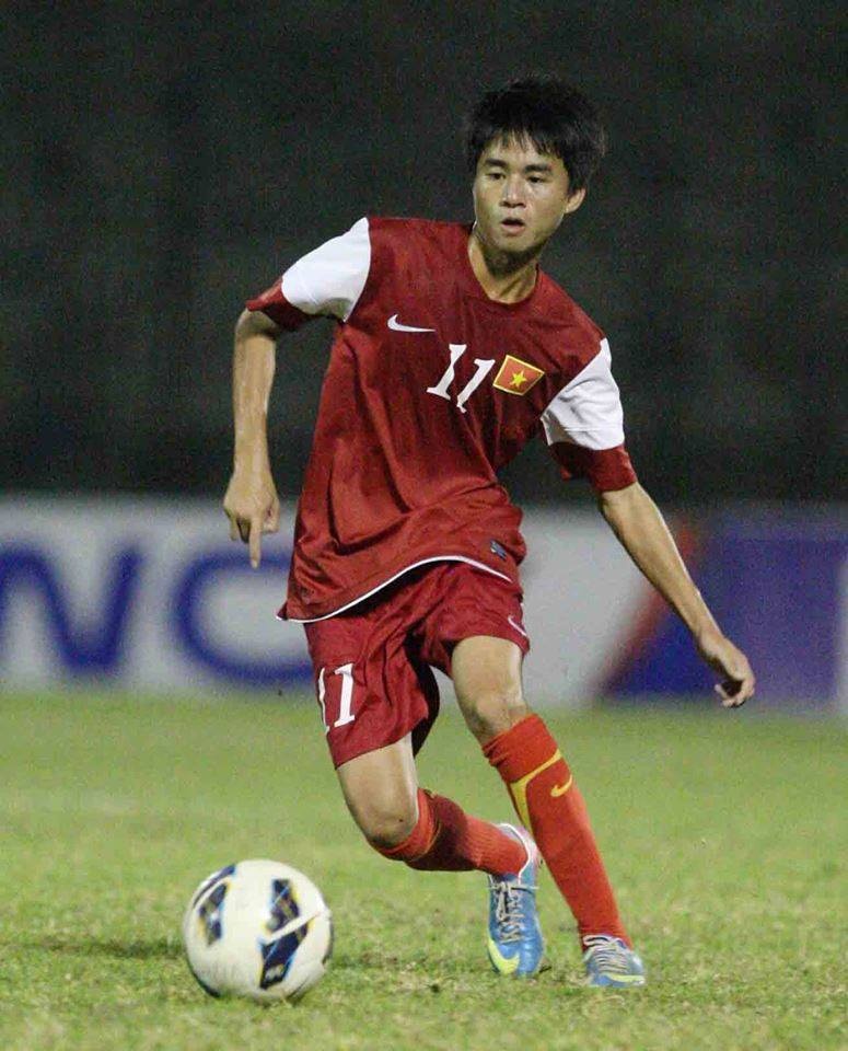 Tai nang choi bong cua Phan Thanh Hau. hinh anh