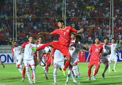 U19 Myanmar (áo đỏ) thật sự bay cao khi giành quyền dự giải U20 thế giới.