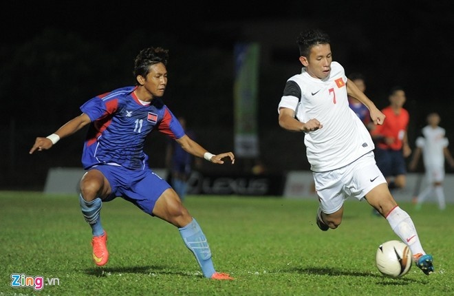 Khi còn chơi ở vị trí hậu vệ cánh trái trong đội hình U19 Việt Nam, Hồng Duy luôn rất hiệu quả khi dâng cao tấn công.