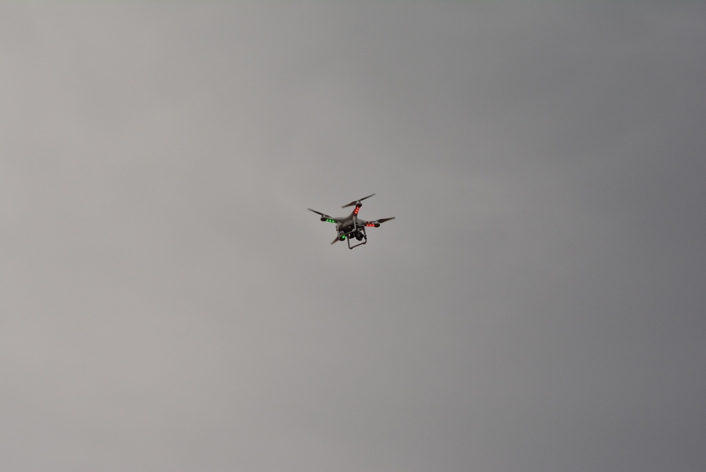 Để phục vụ việc trực tiếp các trận đấu, ban tổ chức đã dùng camera bay (Flycam) nhưng chất lượng vẫn rất tệ.