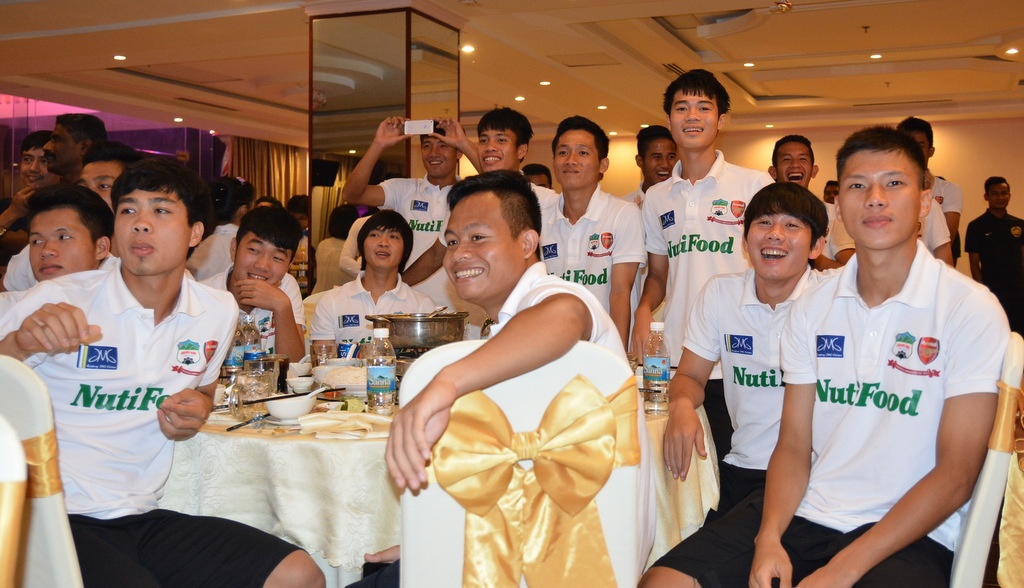 Cau thu U19 HAGL quyet doat Cup, tan huong 10 ngay 'xa hoi' hinh anh