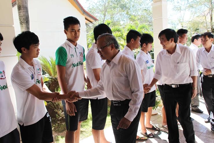 Lanh dao tinh thuong 200 trieu cho HAGL sau khi tru hang hinh anh