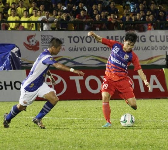 Cong Vinh toa sang, B.Binh Duong vao chung ket Mekong Cup hinh anh