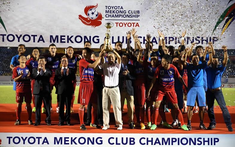 Cong Vinh nhan danh hieu tien ty dau tien cung B.Binh Duong hinh anh