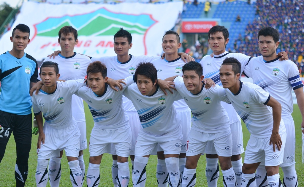 Nhung bi mat cua doi bong bau Duc tai Lao hinh anh