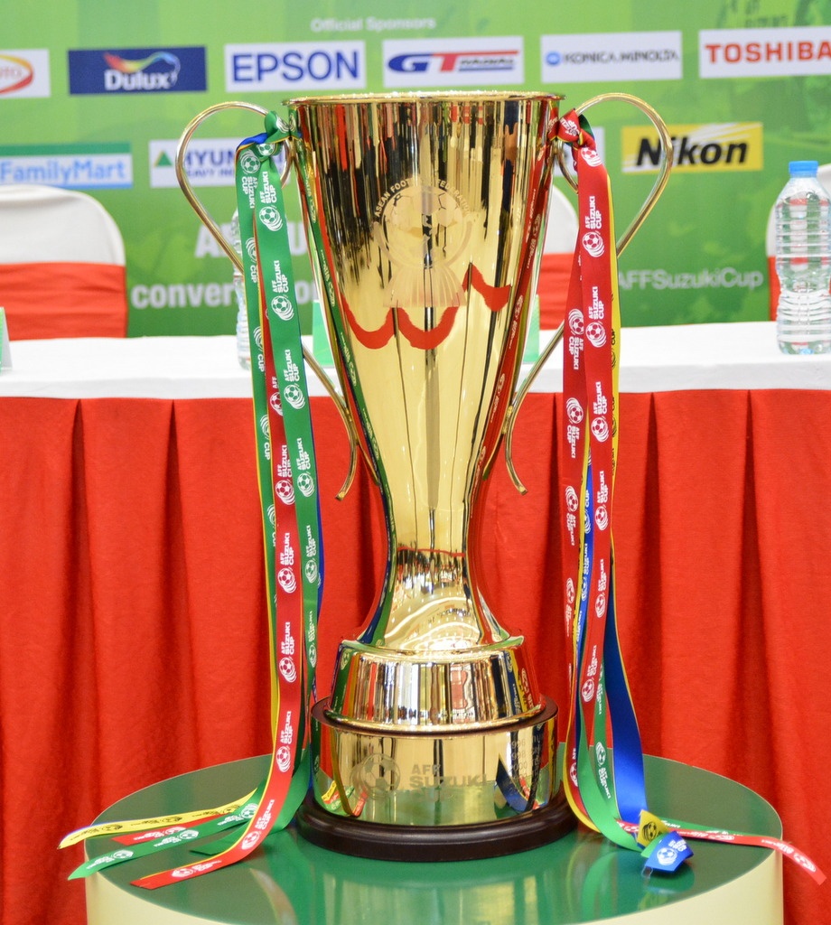 Cận cảnh chiếc Cup vô địch giải vô địch bóng đá Đông Nam Á (AFF Cup) 2014. Nó sẽ được trao cho đội vô địch vào hôm 20/12 năm nay.