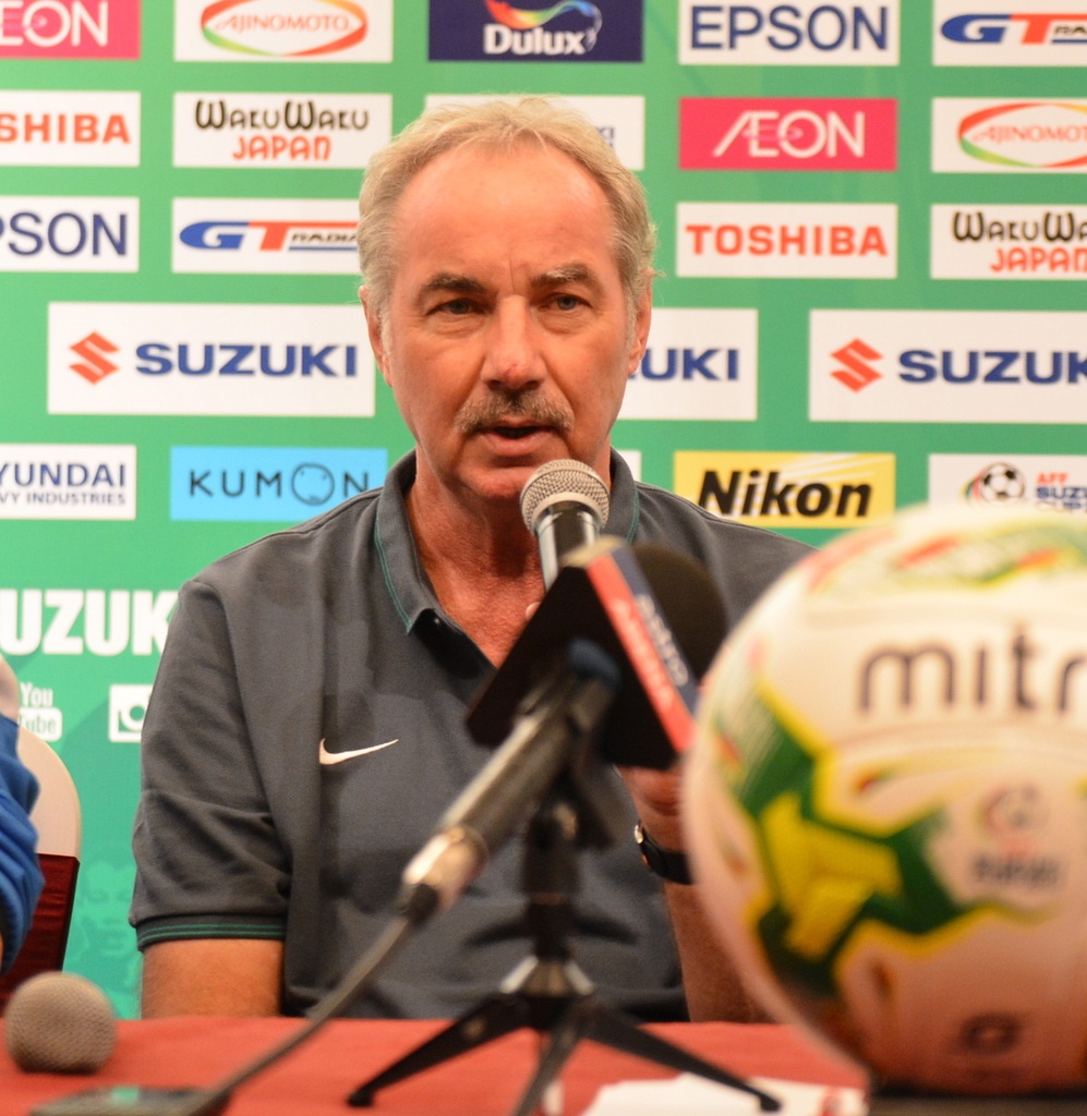 Alfred Riedl sẽ dùng nhiều cầu thủ kinh nghiệm để đối đầu với đội tuyển Việt Nam trong trận đấu diễn ra vào tối mai 22/11.