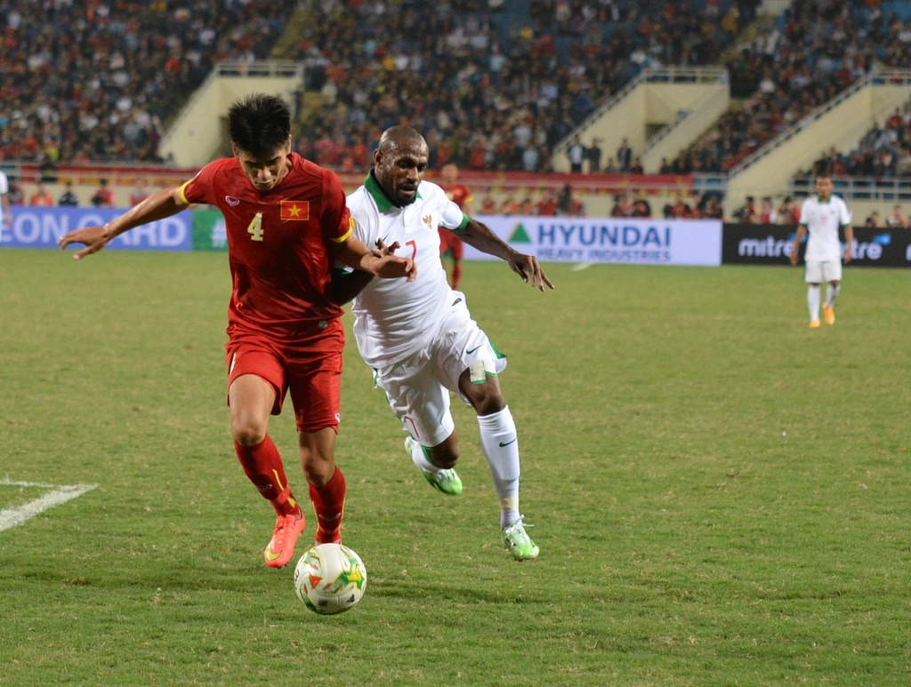 Đinh Tiến Thành chưa thể tạo được sự an tâm dù liên tục được đá chính bên cạnh Phước Tứ.