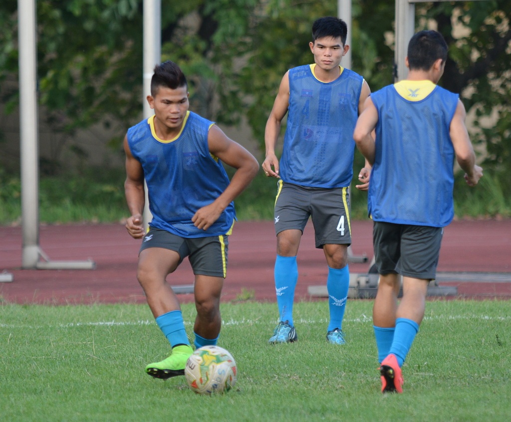 Cau thu ghi ban vao luoi U19 Myanmar chuan bi gap DTVN hinh anh